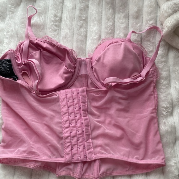 Lacey Pink corset with rose embellishment - Picture 3 of 4